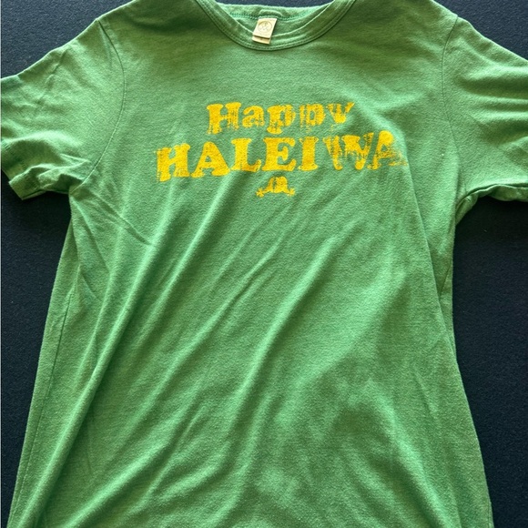 Women’s Graphic summer Tees in pink/ Green 
J.CREW & Happy Haleiwa 🩷💚cute&comfy - Picture 5 of 16